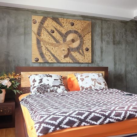 Iris Hostel Чиангмай Екстериор снимка