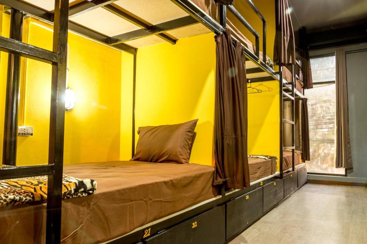 Iris Hostel Чиангмай Екстериор снимка