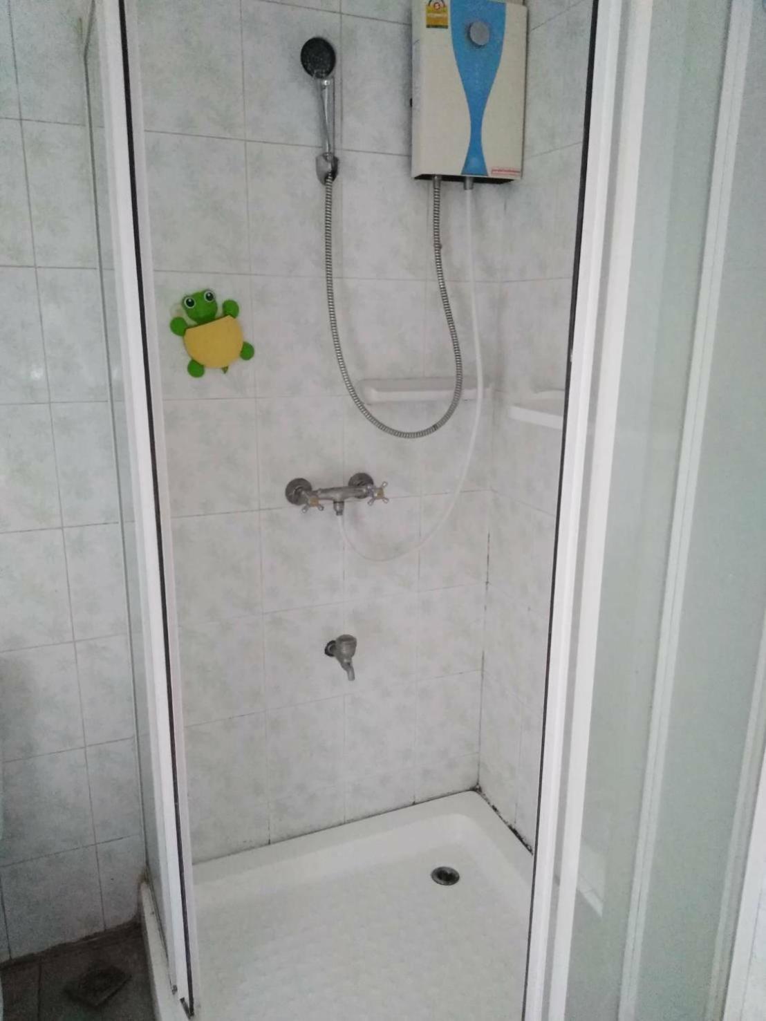 Iris Hostel Чиангмай Екстериор снимка