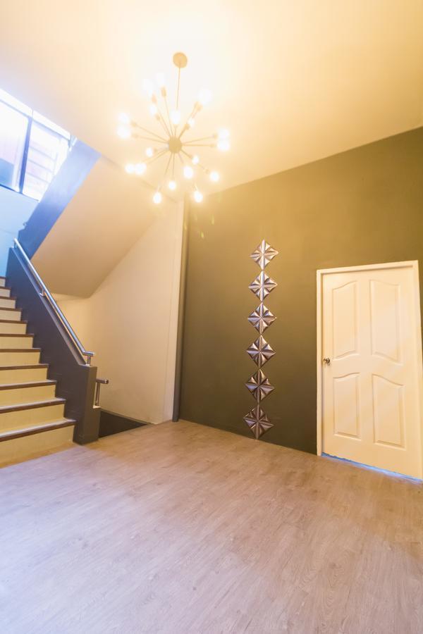 Iris Hostel Чиангмай Екстериор снимка