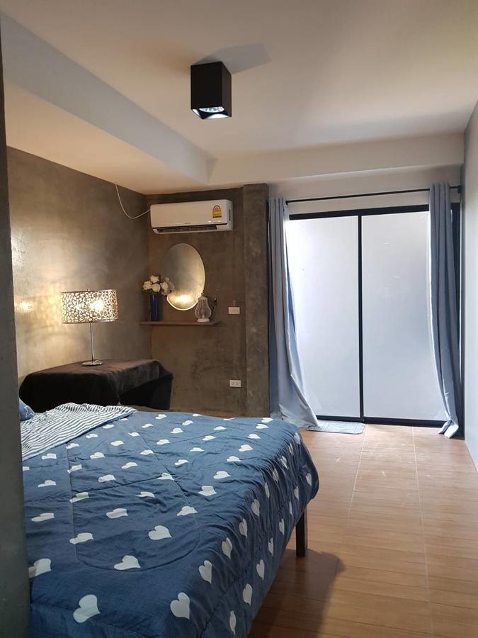 Iris Hostel Чиангмай Екстериор снимка