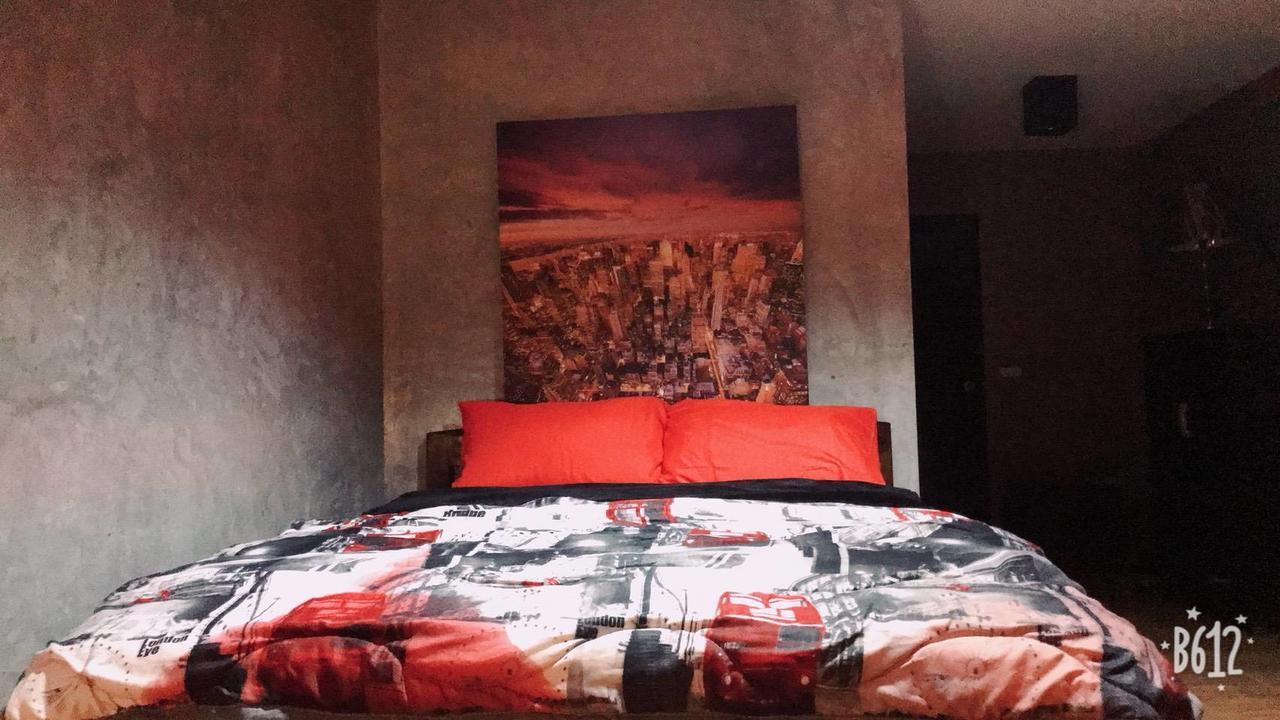 Iris Hostel Чиангмай Екстериор снимка