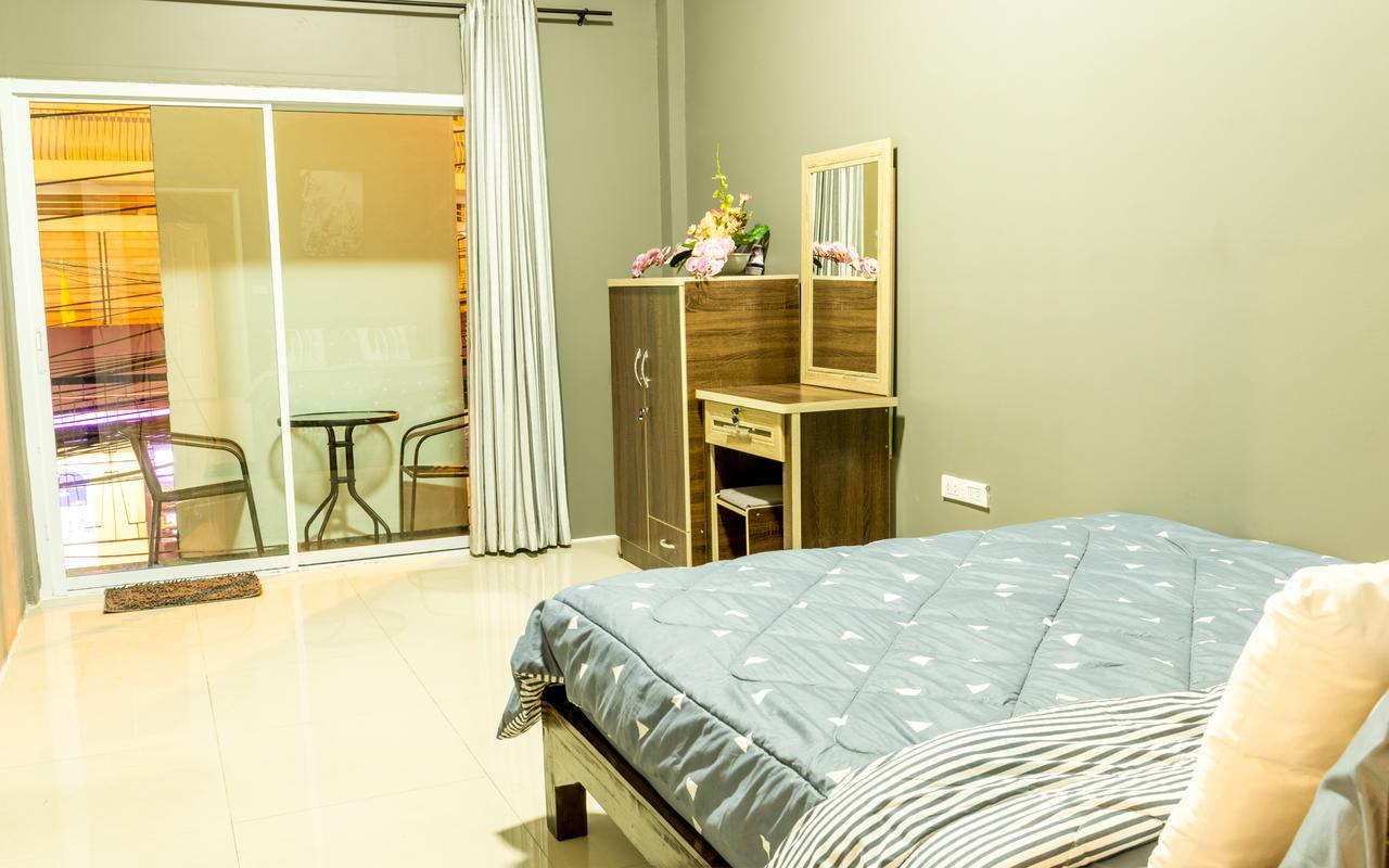 Iris Hostel Чиангмай Екстериор снимка