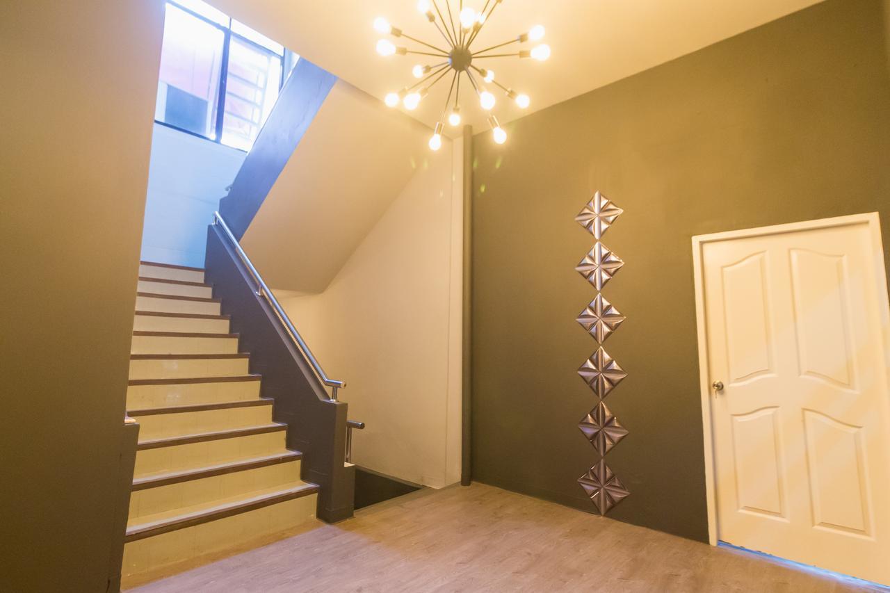 Iris Hostel Чиангмай Екстериор снимка