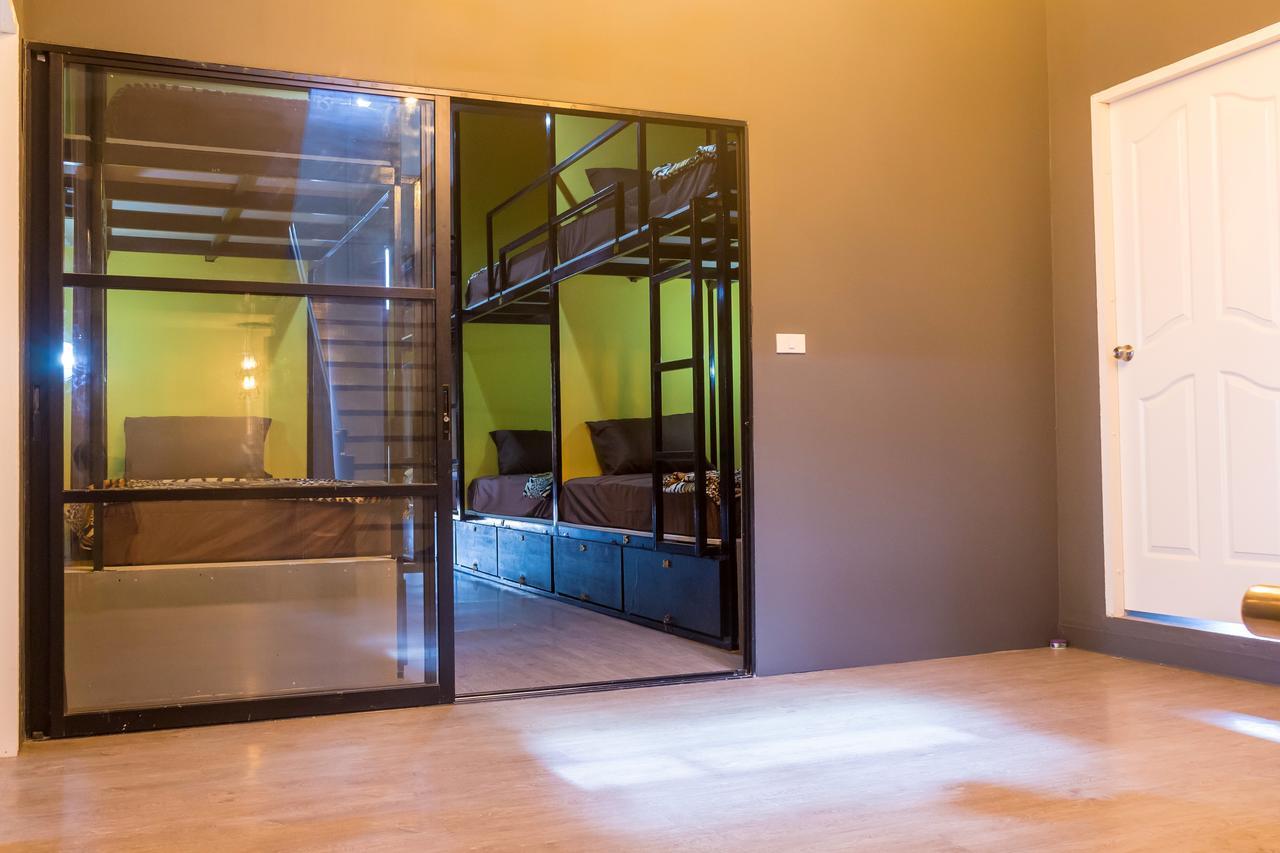 Iris Hostel Чиангмай Екстериор снимка