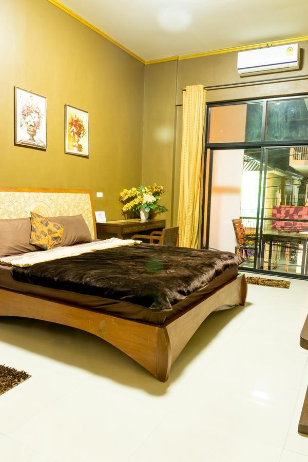 Iris Hostel Чиангмай Екстериор снимка