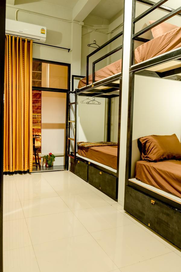 Iris Hostel Чиангмай Екстериор снимка