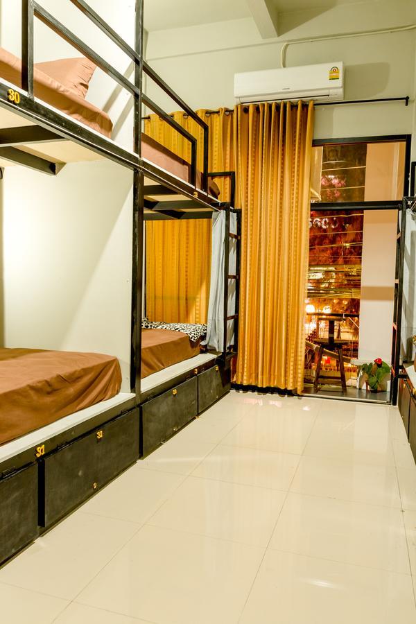 Iris Hostel Чиангмай Екстериор снимка