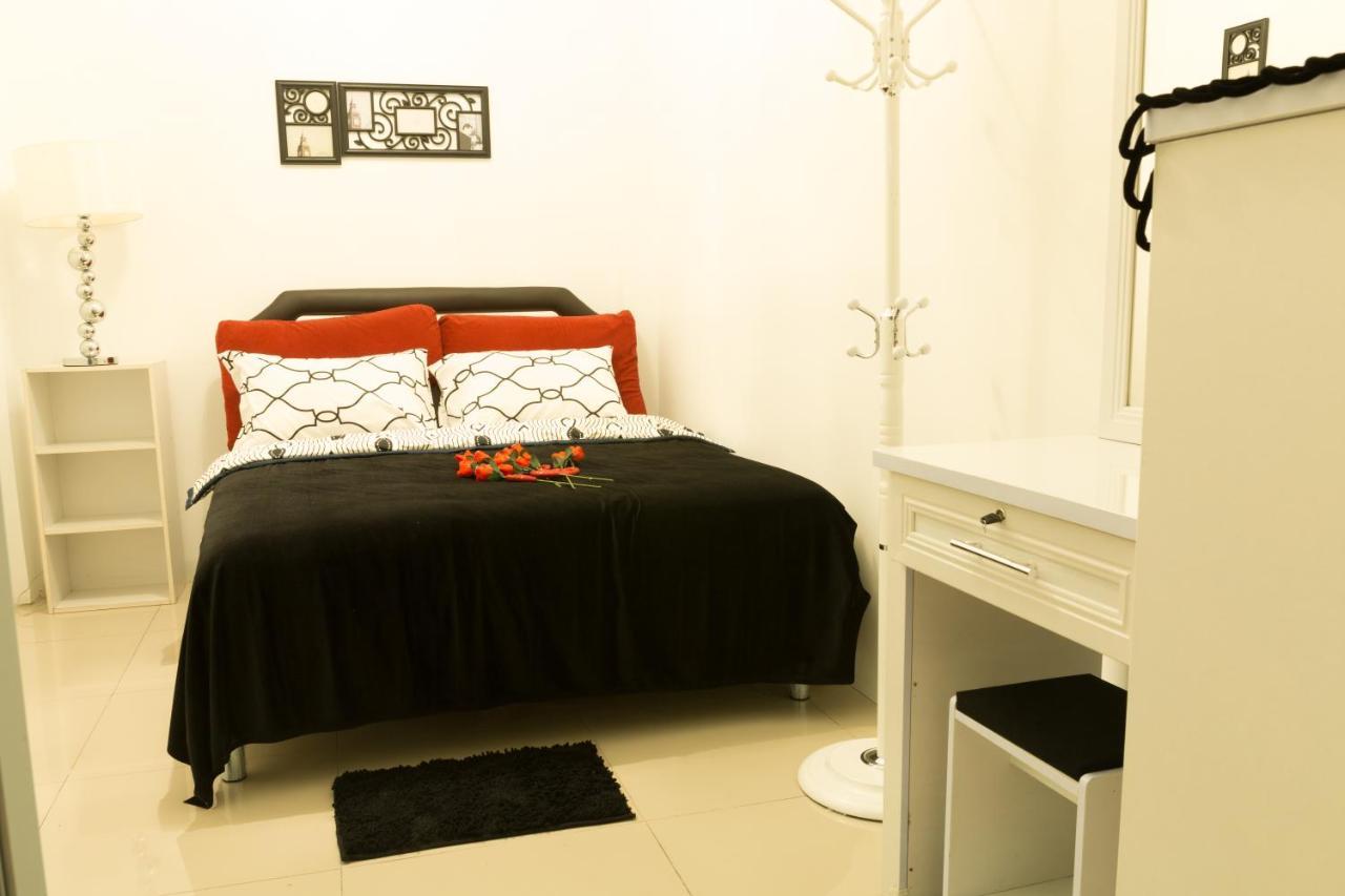 Iris Hostel Чиангмай Екстериор снимка