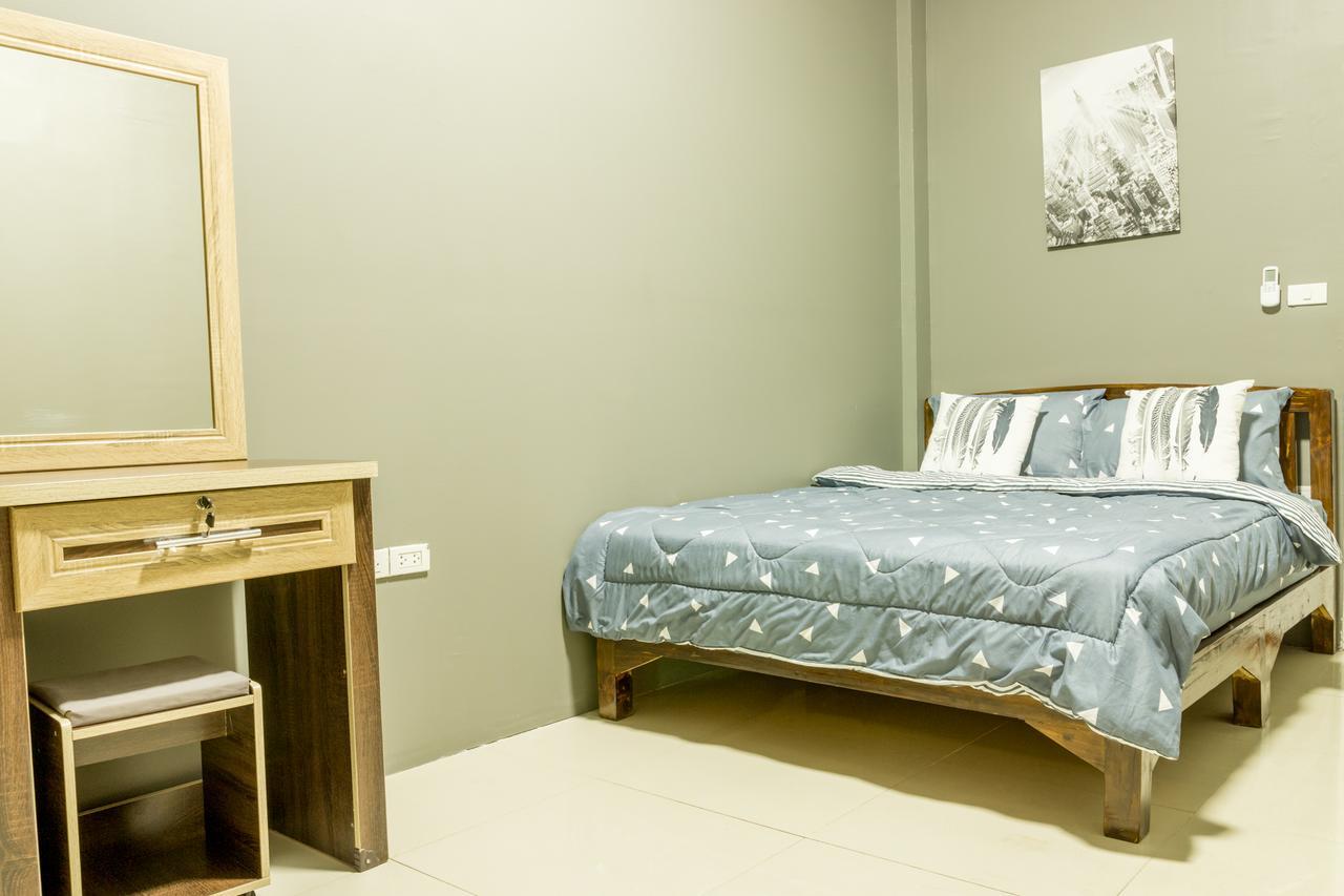 Iris Hostel Чиангмай Екстериор снимка